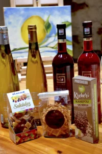 Gleznošanas Meistarklase Vecrīgā ar Latvijas vīna, un uzkodu degustāciju