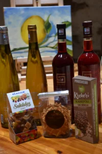 Gleznošanas Meistarklase Vecrīgā ar Latvijas vīna, un uzkodu degustāciju