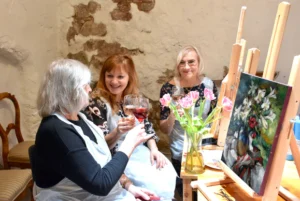 Мастер-класс по живописи в Старой Риге с дегустацией латвийских вин и закусок.